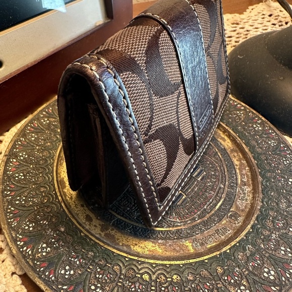 Coach Brown Vintage Leather ID Wallet - Picture 2 of 12